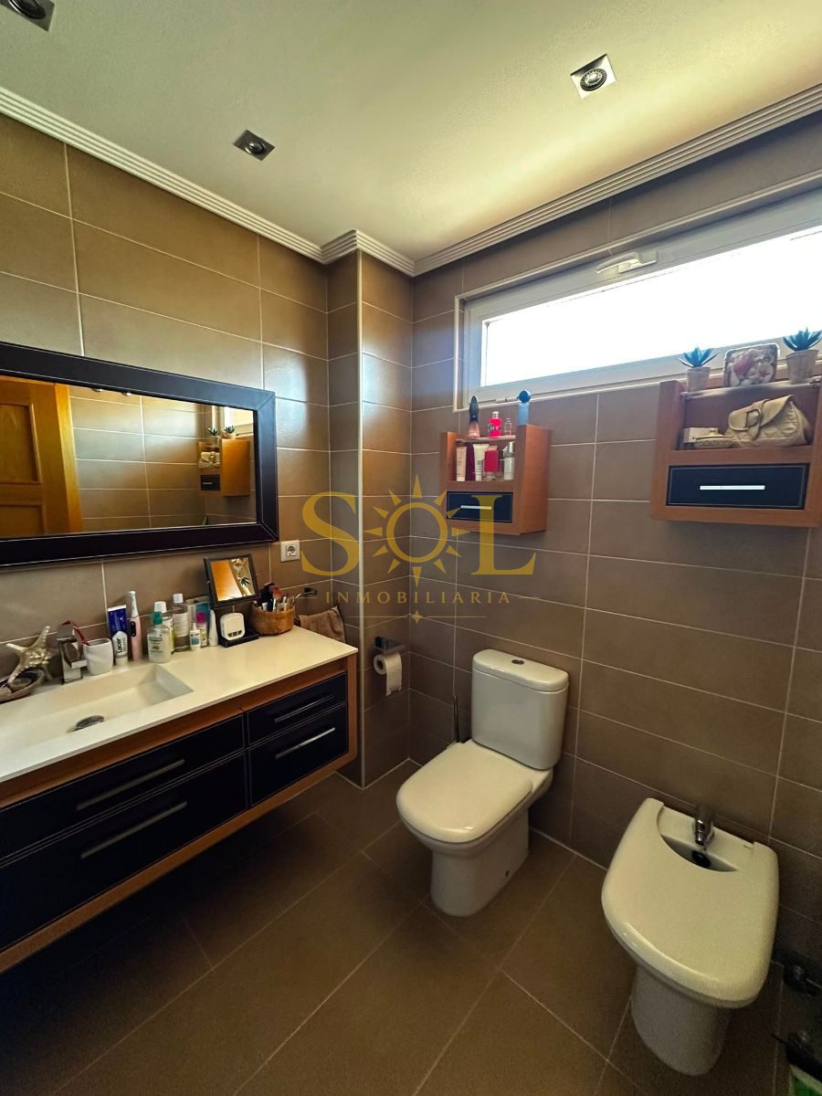 VENTA DE CHALET ADOSADO CON JARDÍN A TRES FACHADAS - Foto 31