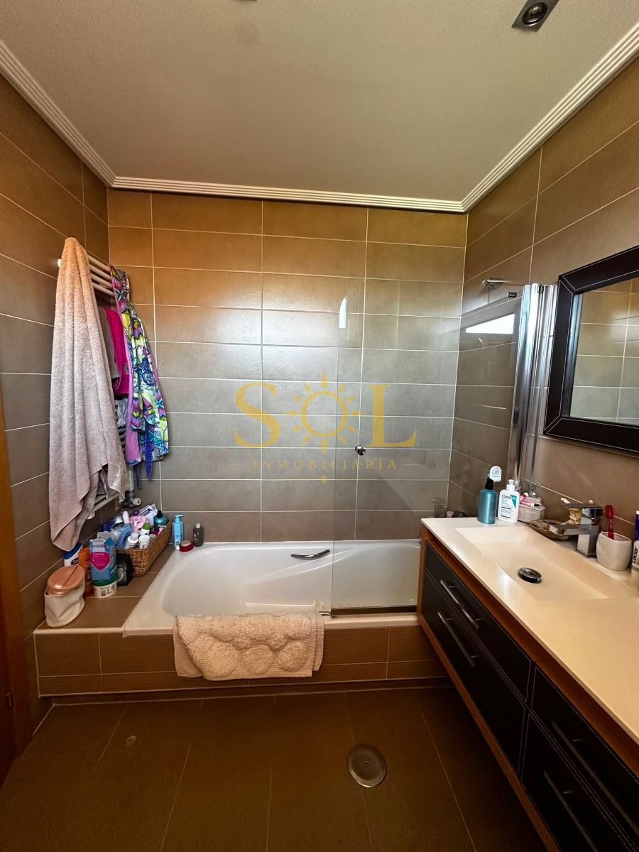 VENTA DE CHALET ADOSADO CON JARDÍN A TRES FACHADAS - Foto 32