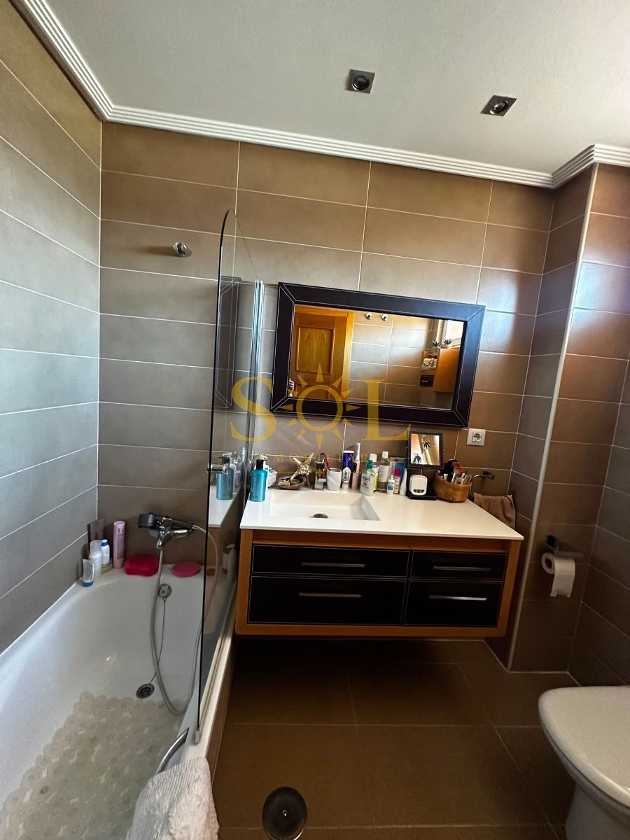 VENTA DE CHALET ADOSADO CON JARDÍN A TRES FACHADAS - Foto 34