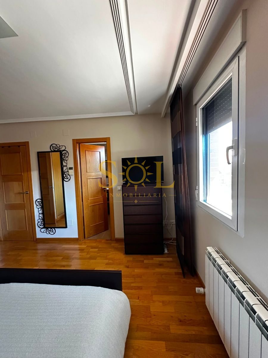VENTA DE CHALET ADOSADO CON JARDÍN A TRES FACHADAS - Foto 36