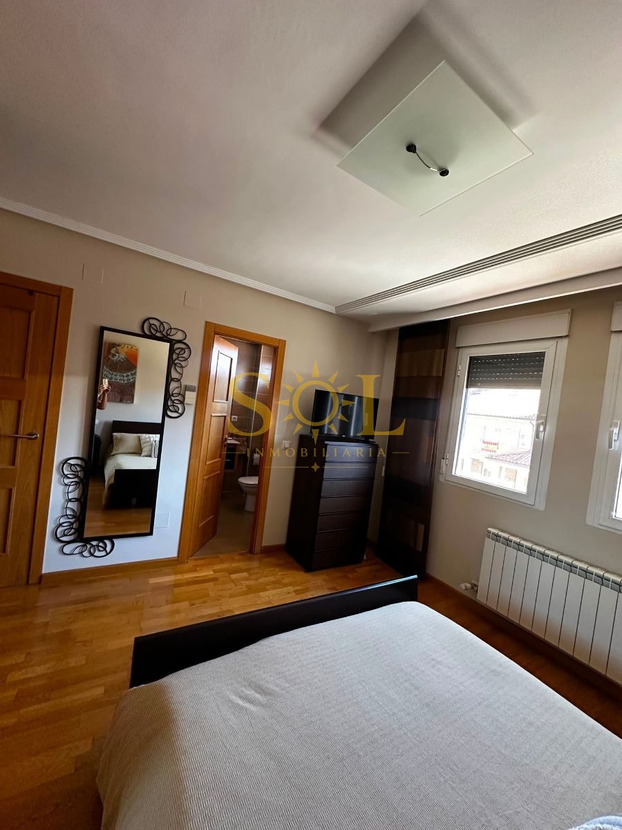 VENTA DE CHALET ADOSADO CON JARDÍN A TRES FACHADAS - Foto 38