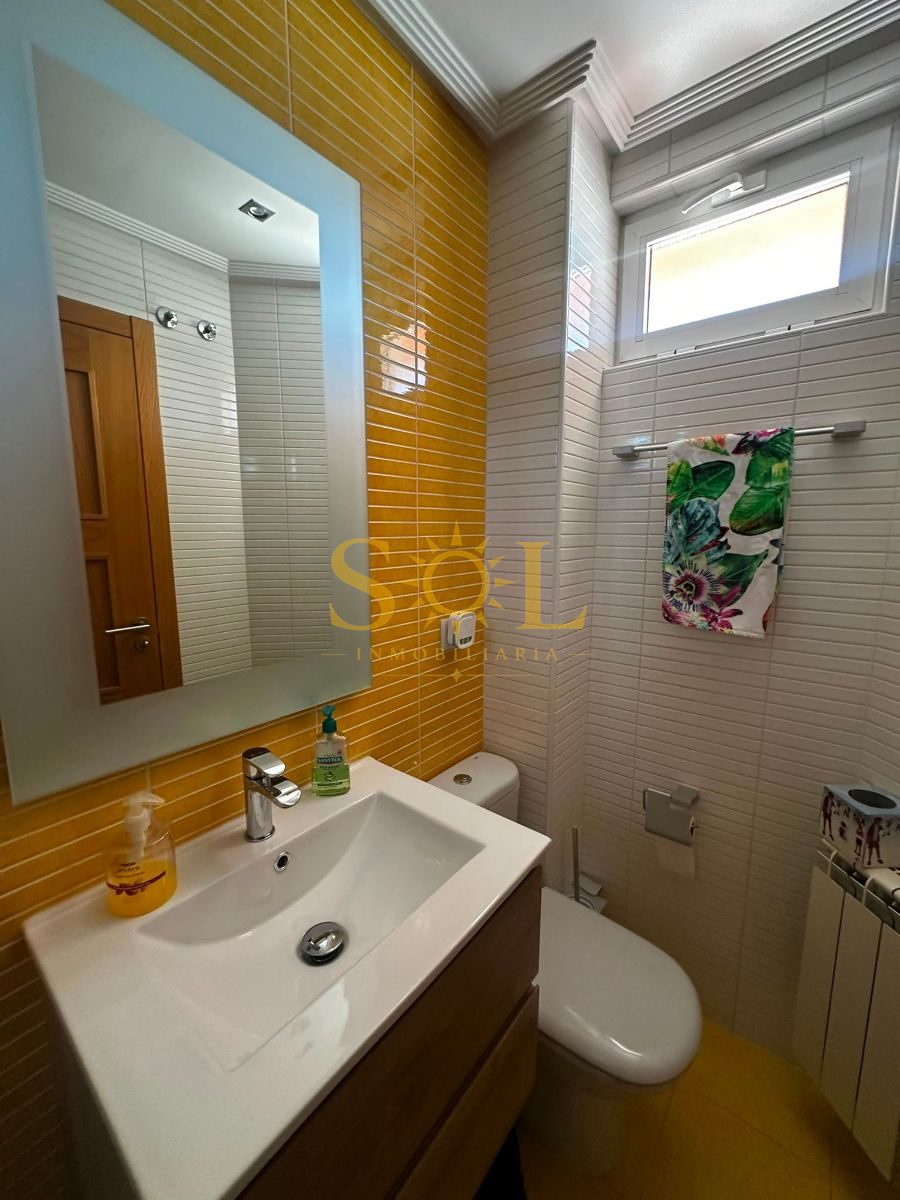 VENTA DE CHALET ADOSADO CON JARDÍN A TRES FACHADAS - Foto 43