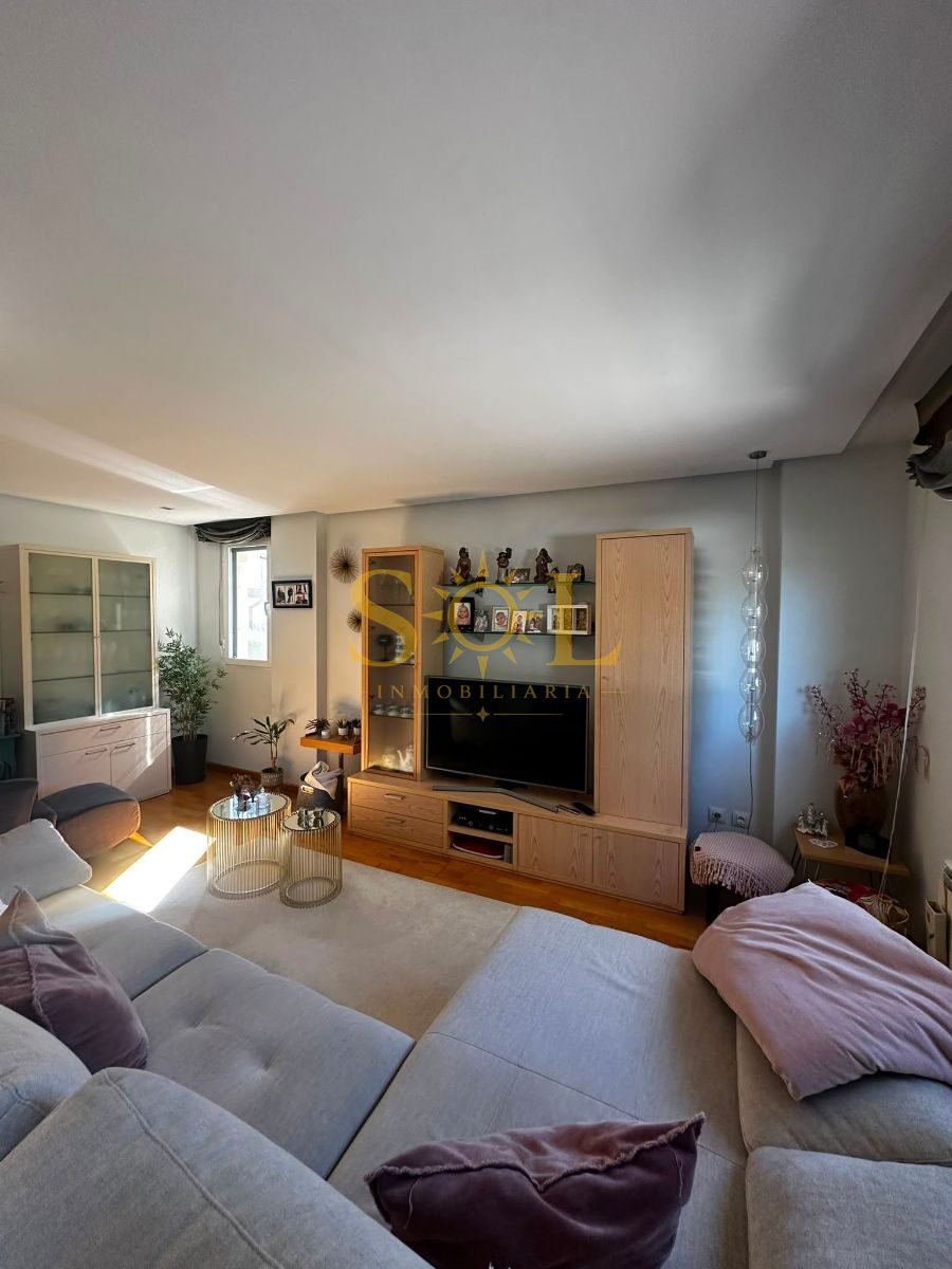 VENTA DE CHALET ADOSADO CON JARDÍN A TRES FACHADAS - Foto 47
