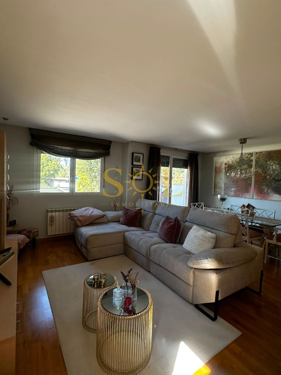 VENTA DE CHALET ADOSADO CON JARDÍN A TRES FACHADAS - Foto 48