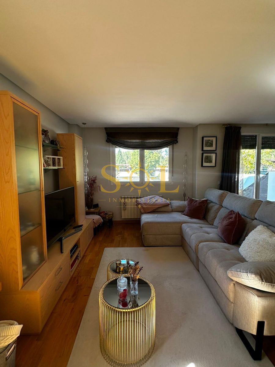 VENTA DE CHALET ADOSADO CON JARDÍN A TRES FACHADAS - Foto 49