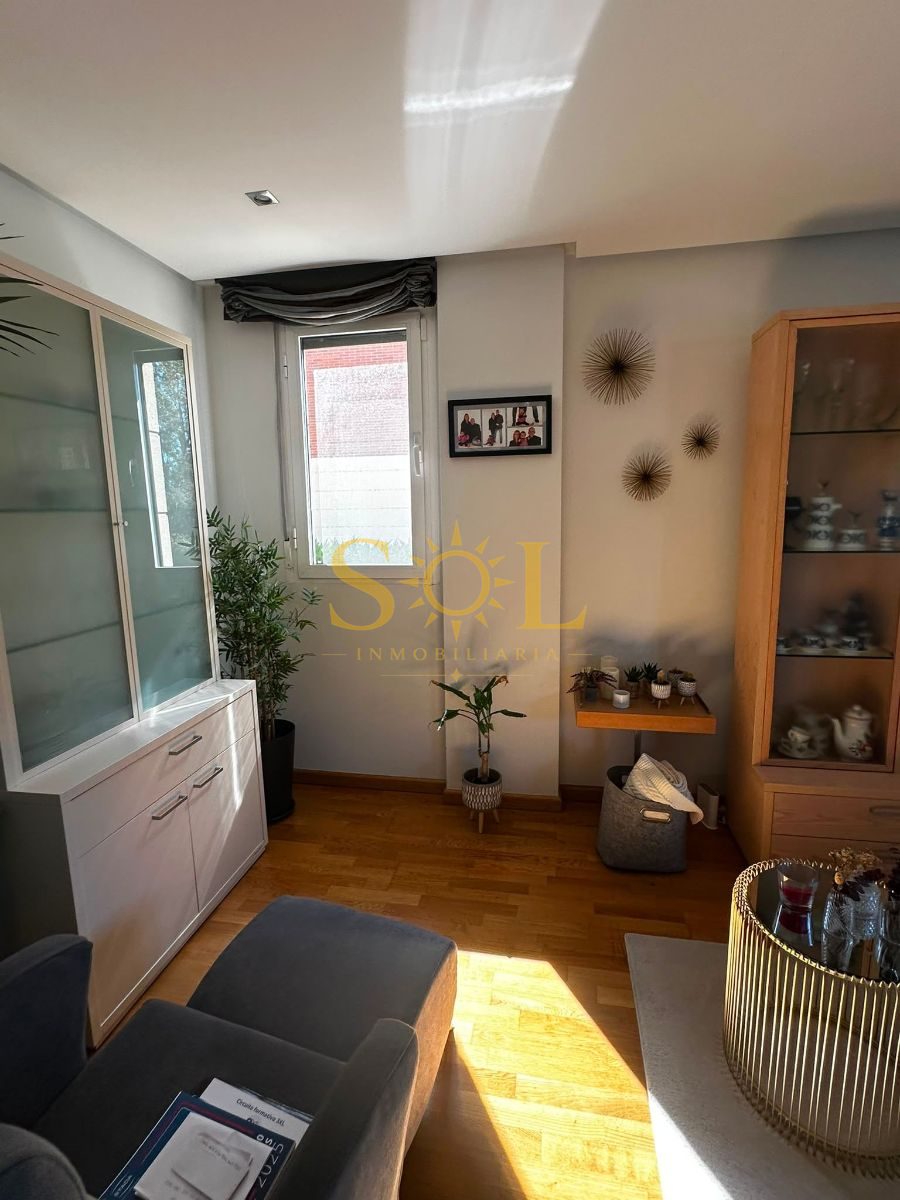 VENTA DE CHALET ADOSADO CON JARDÍN A TRES FACHADAS - Foto 51