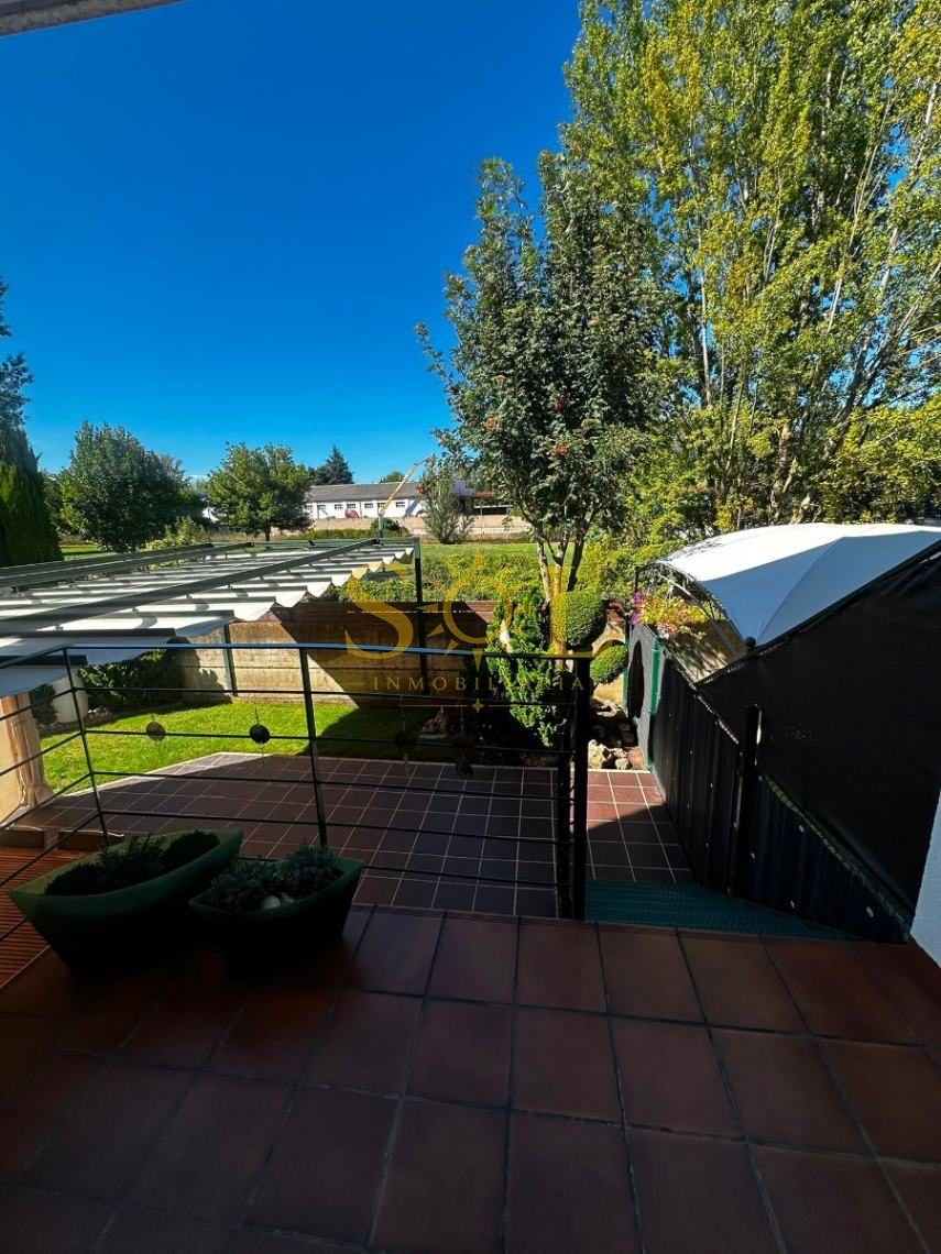 VENTA DE CHALET PAREADO CON JARDÍN A TRES FACHADAS - Foto 60