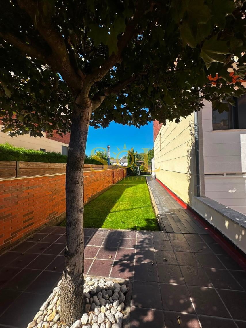VENTA DE CHALET PAREADO CON JARDÍN A TRES FACHADAS - Foto 67