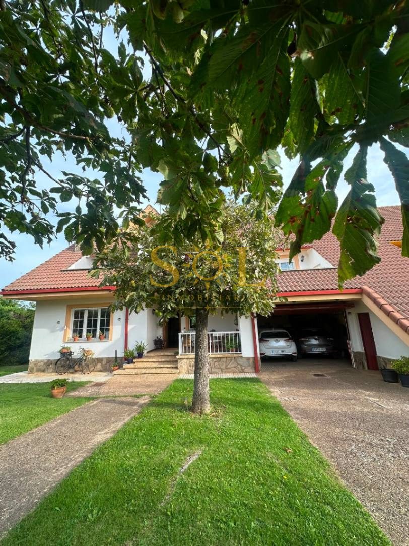 CHALET PAREADO CON JARDIN - Foto 4