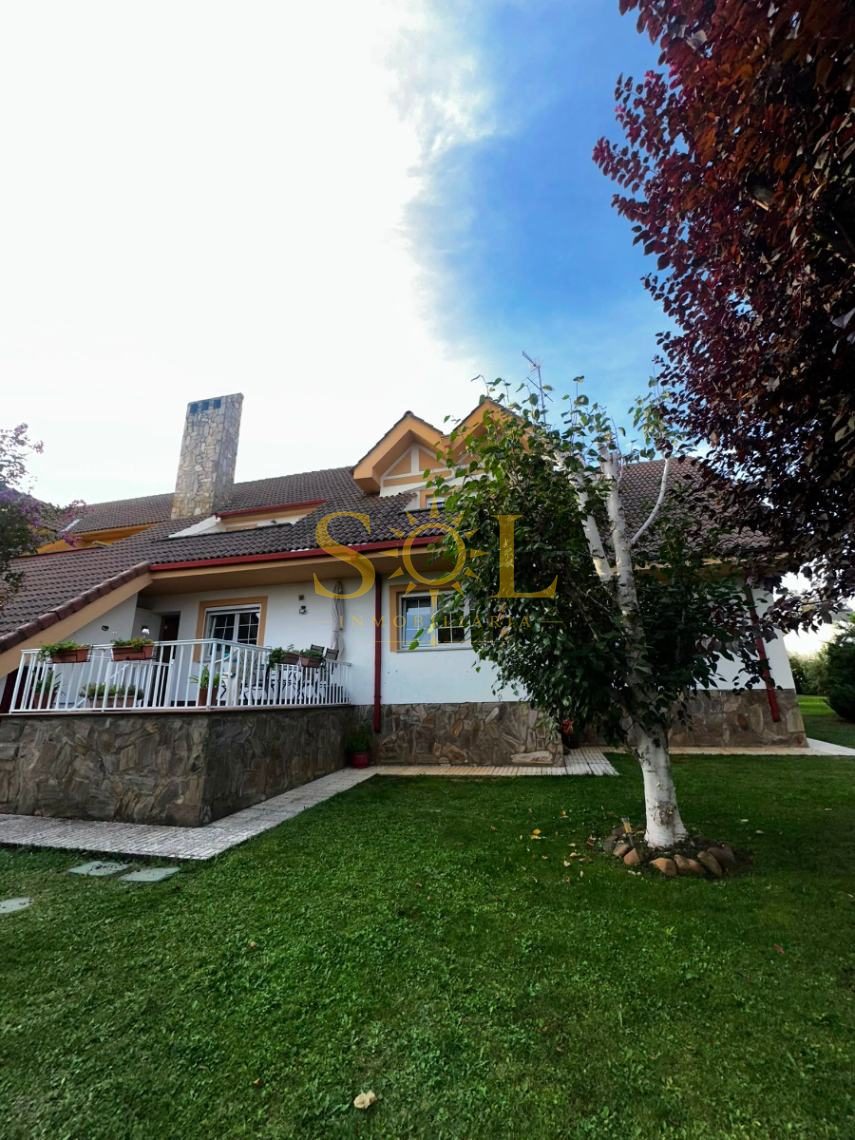 CHALET PAREADO CON JARDIN - Foto 7