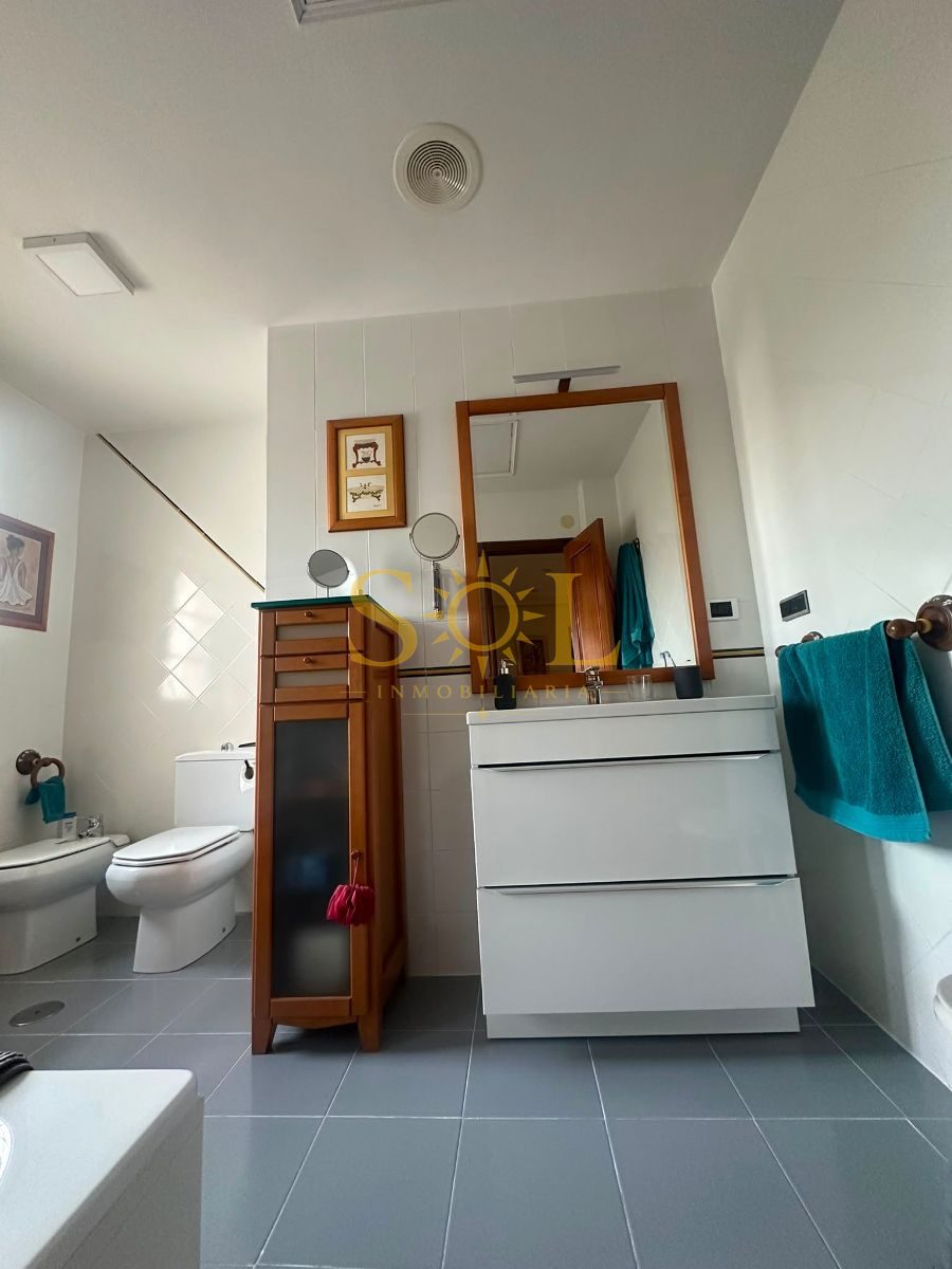 CHALET PAREADO CON JARDIN - Foto 80