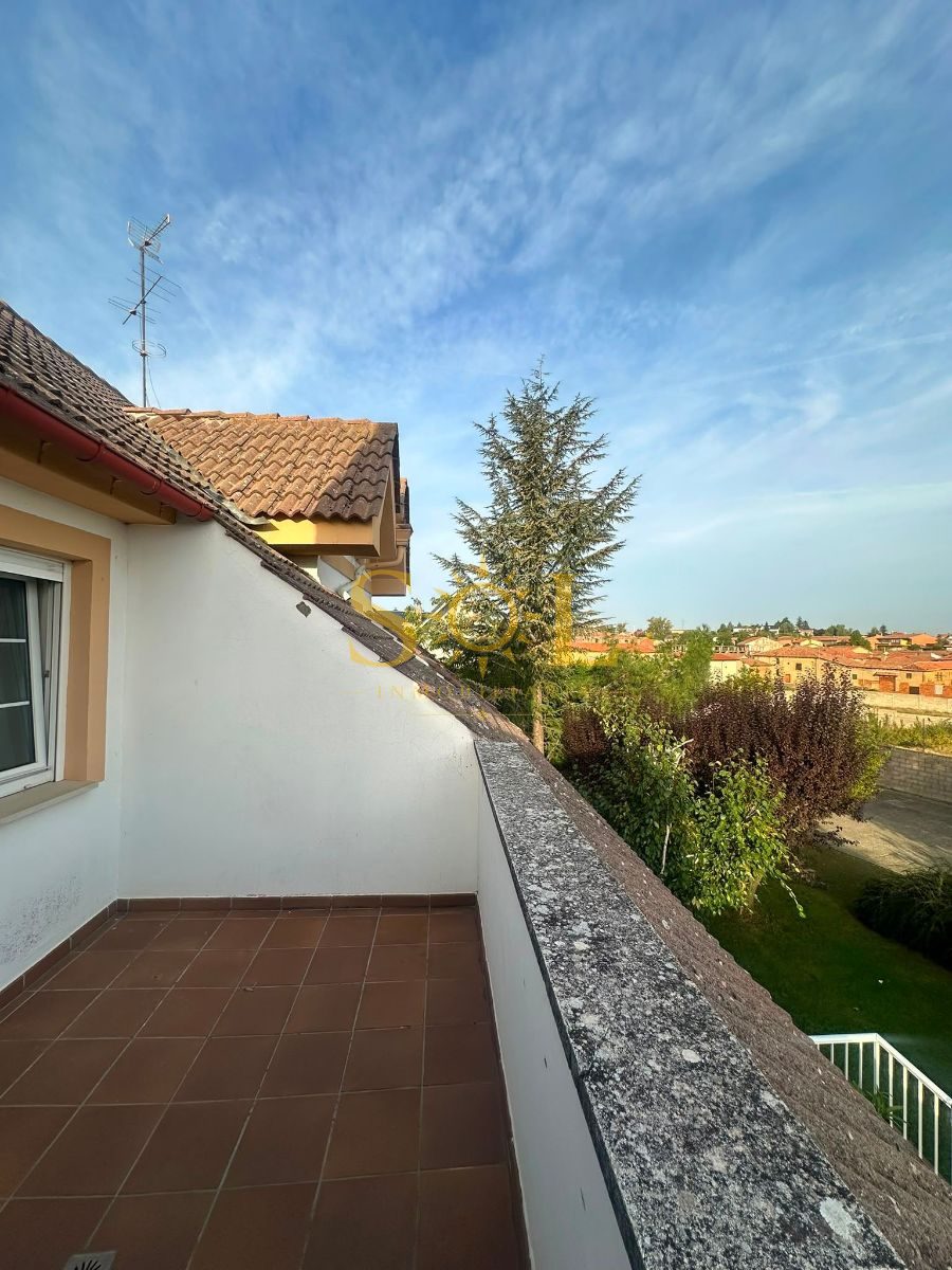 CHALET PAREADO CON JARDIN - Foto 85
