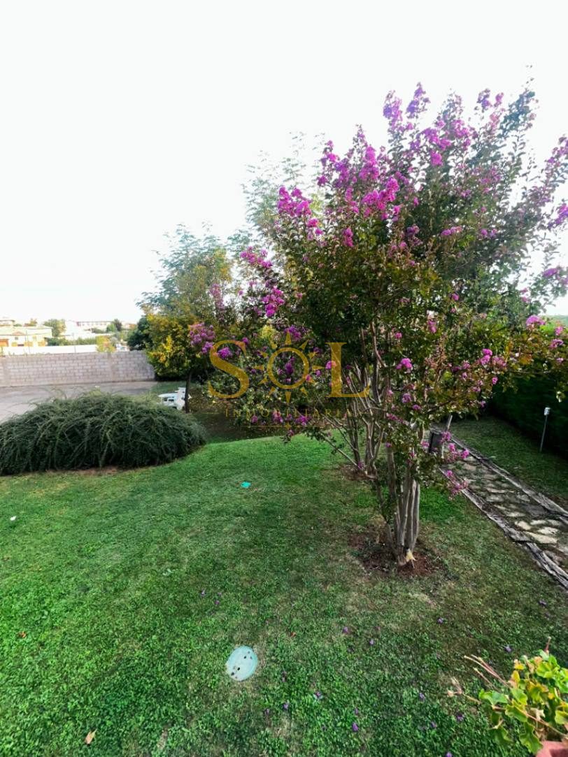 CHALET PAREADO CON JARDIN - Foto 99
