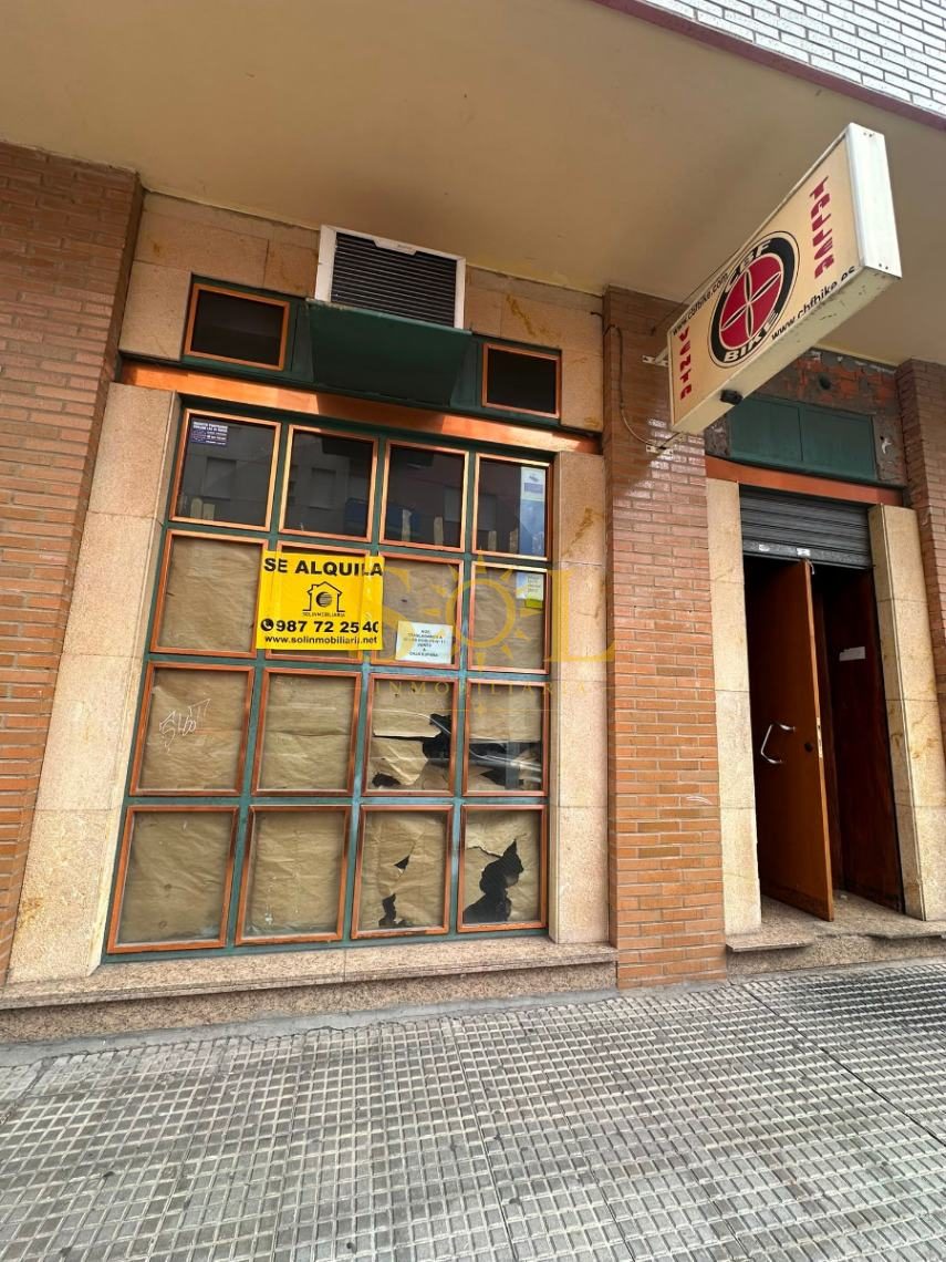 ALQUILER DE LOCAL EN VIRGEN DEL CAMINO 4 - Foto 3