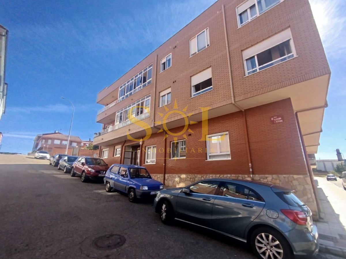 Piso de 3 habitaciones con amplia terraza, garaje y trastero en Puente Castro, León - Foto 1