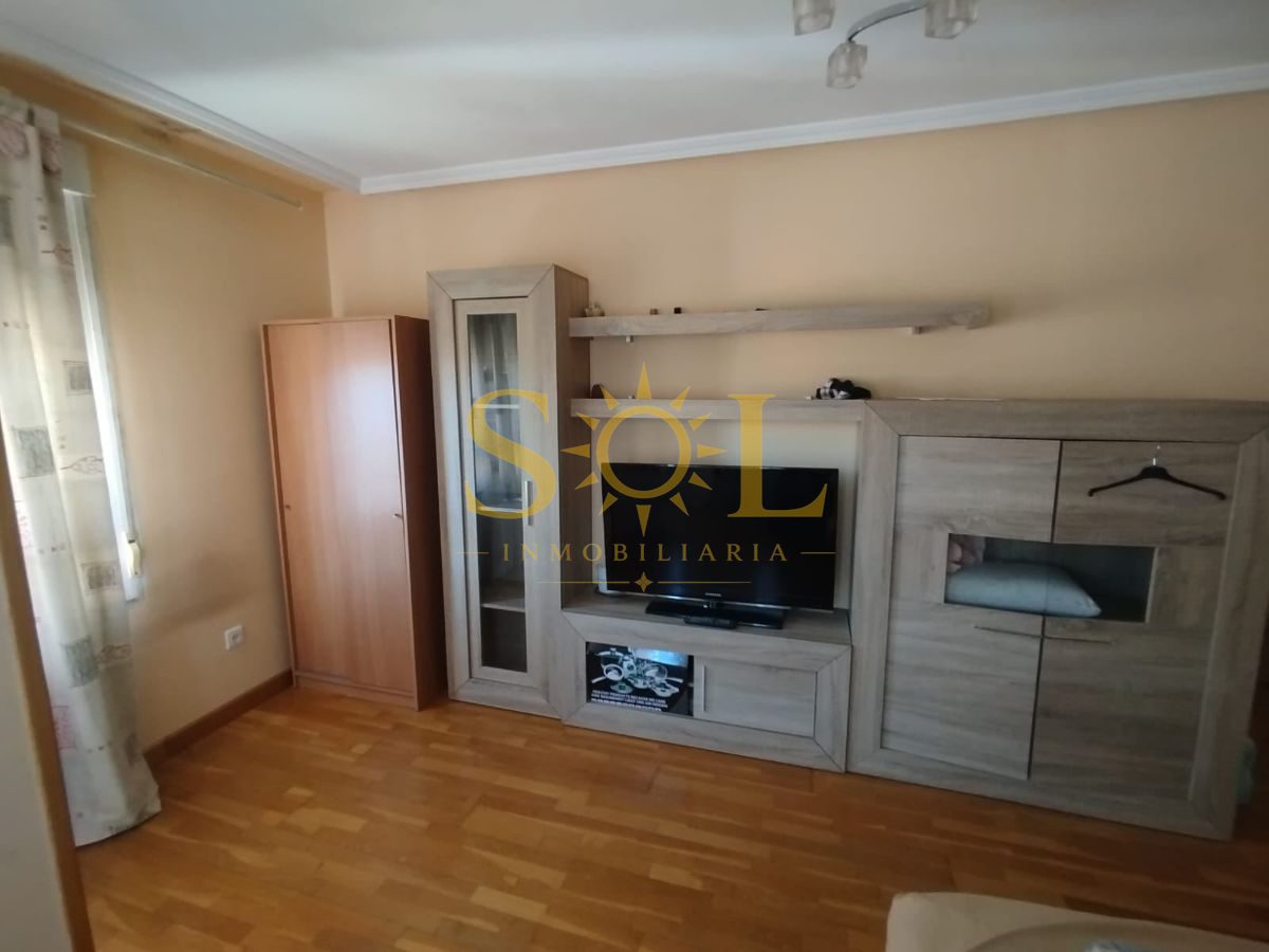 Piso de 3 habitaciones con amplia terraza, garaje y trastero en Puente Castro, León - Foto 2