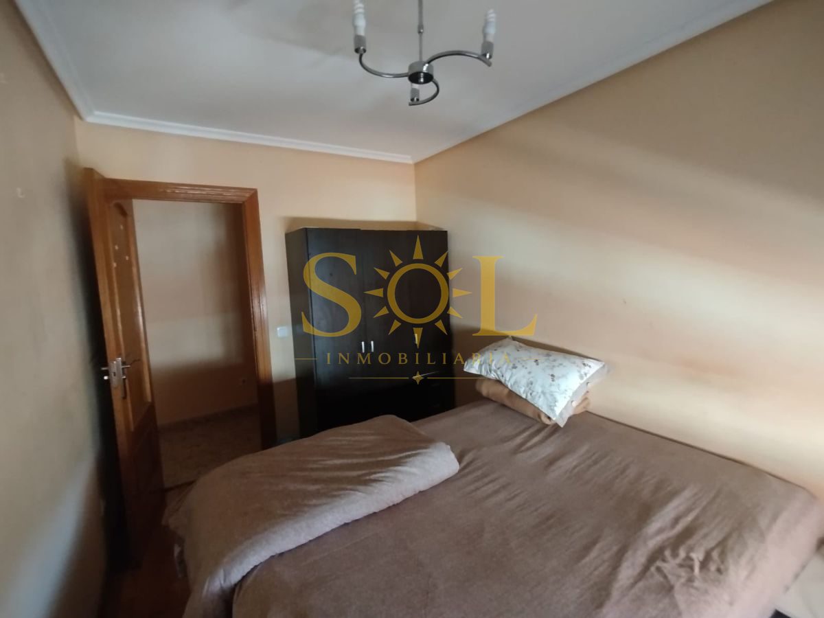 Piso de 3 habitaciones con amplia terraza, garaje y trastero en Puente Castro, León - Foto 8