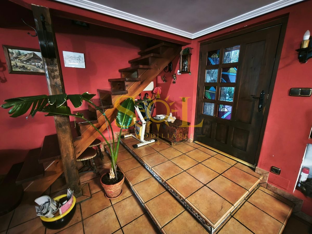 VENTA DE CHALET CON PISCINA Y JARDÍN. - Foto 11