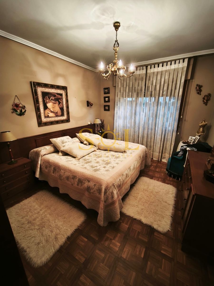VENTA DE CHALET CON PISCINA Y JARDÍN. - Foto 12