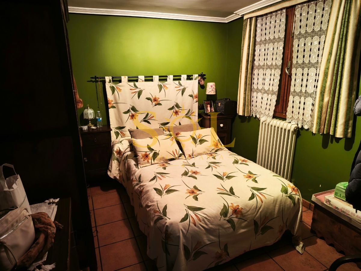 VENTA DE CHALET CON PISCINA Y JARDÍN. - Foto 13