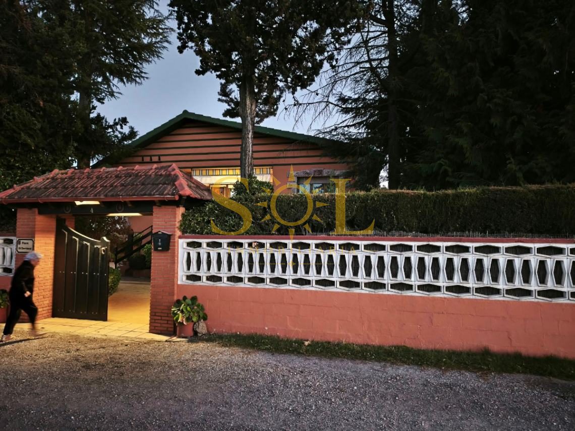 VENTA DE CHALET CON PISCINA Y JARDÍN. - Foto 15