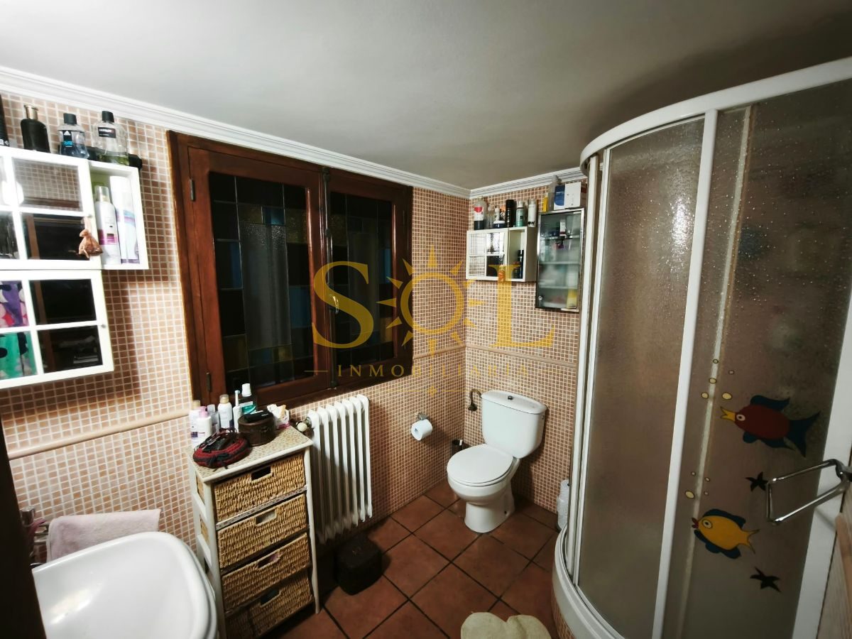VENTA DE CHALET CON PISCINA Y JARDÍN. - Foto 34