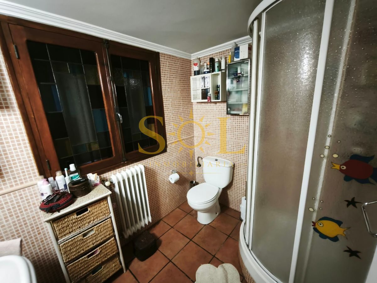 VENTA DE CHALET CON PISCINA Y JARDÍN. - Foto 35
