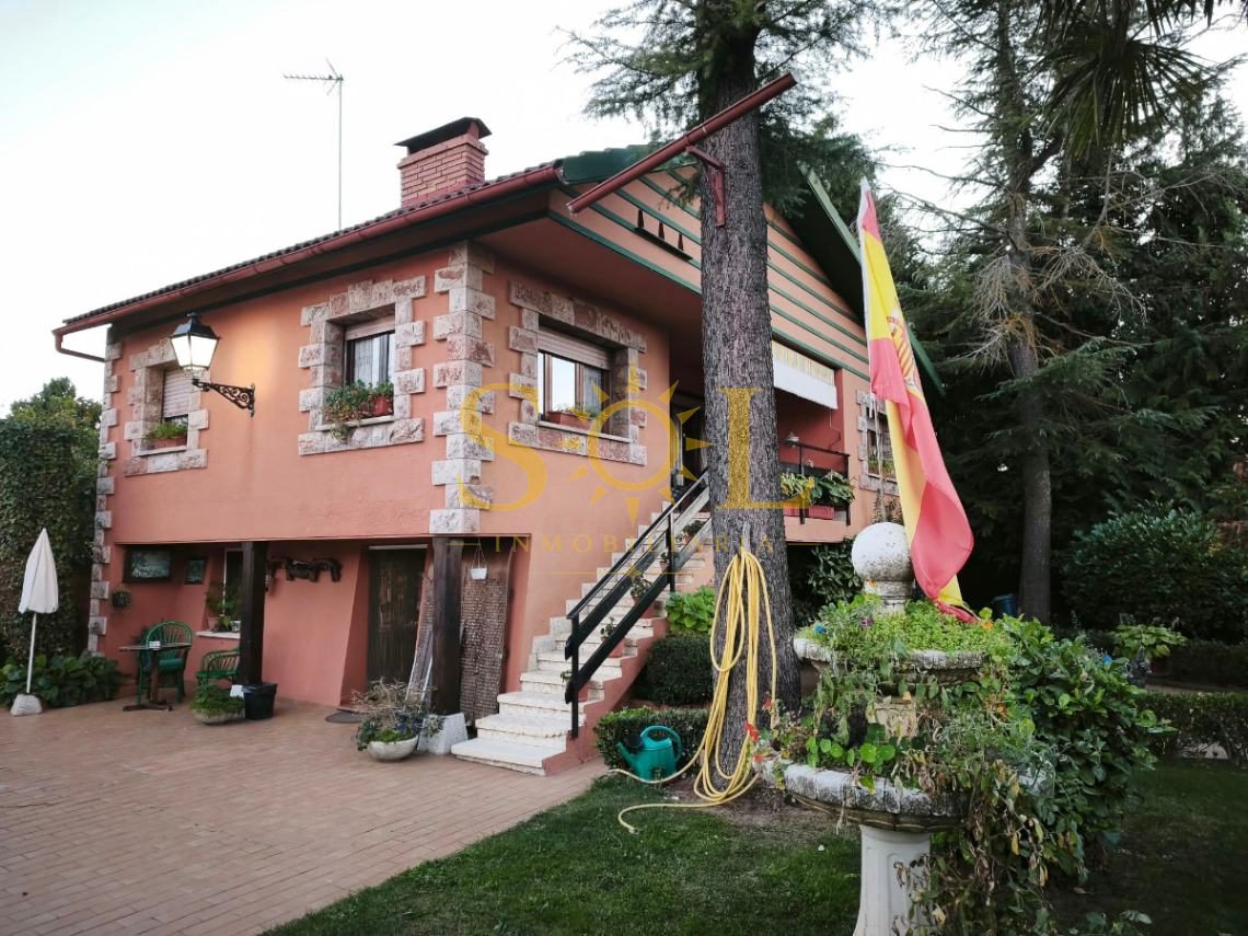 VENTA DE CHALET CON PISCINA Y JARDÍN. - Foto 40