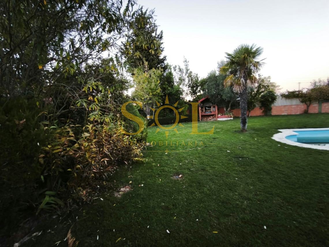 VENTA DE CHALET CON PISCINA Y JARDÍN. - Foto 41
