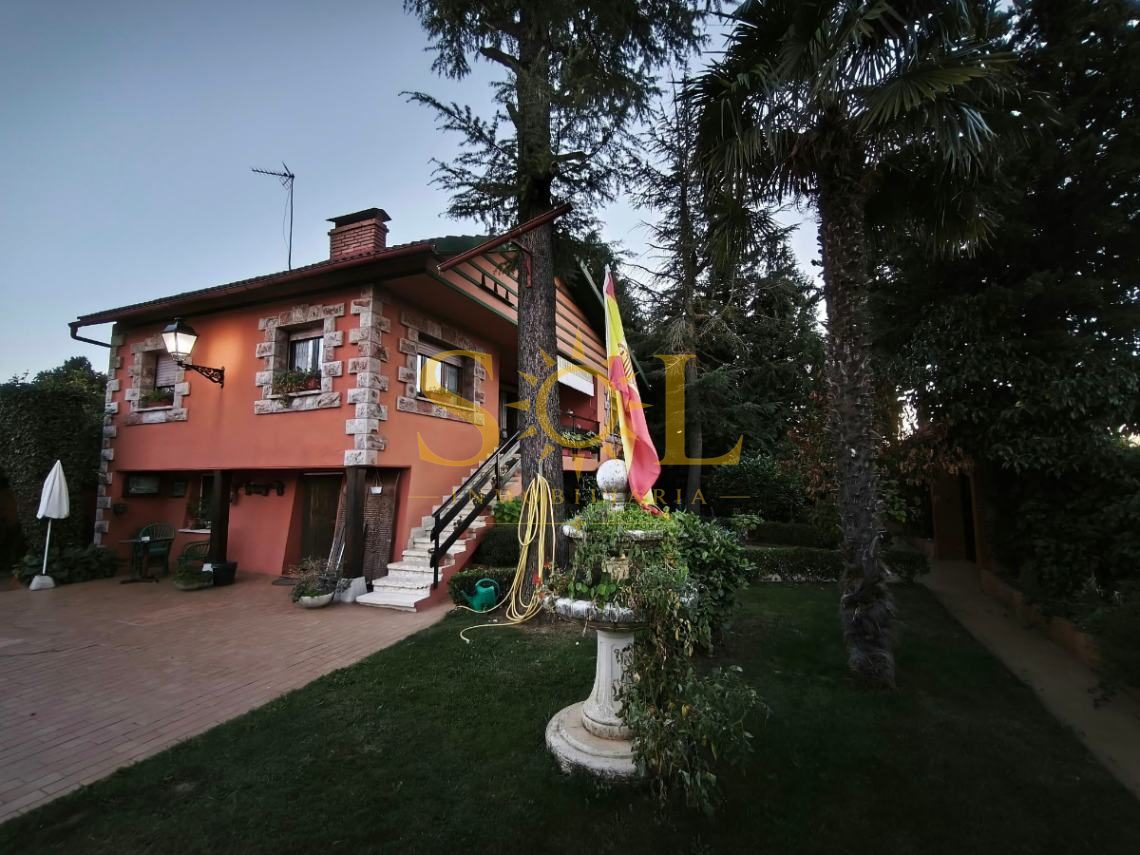 VENTA DE CHALET CON PISCINA Y JARDÍN. - Foto 43