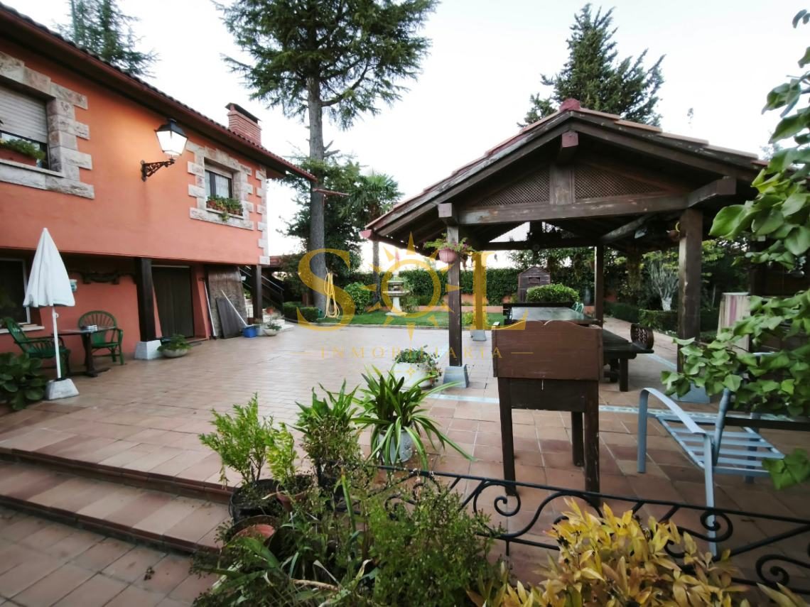 VENTA DE CHALET CON PISCINA Y JARDÍN. - Foto 45