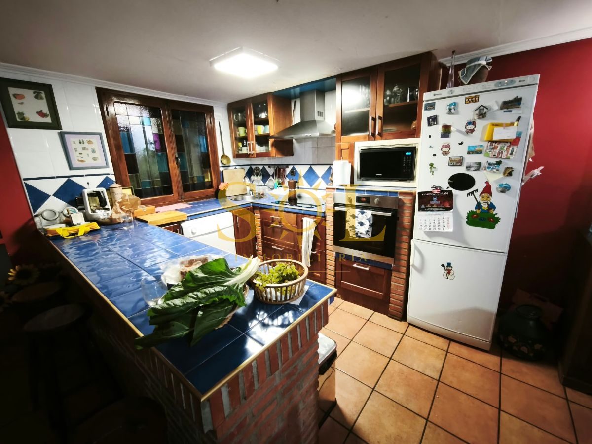 VENTA DE CHALET CON PISCINA Y JARDÍN. - Foto 8