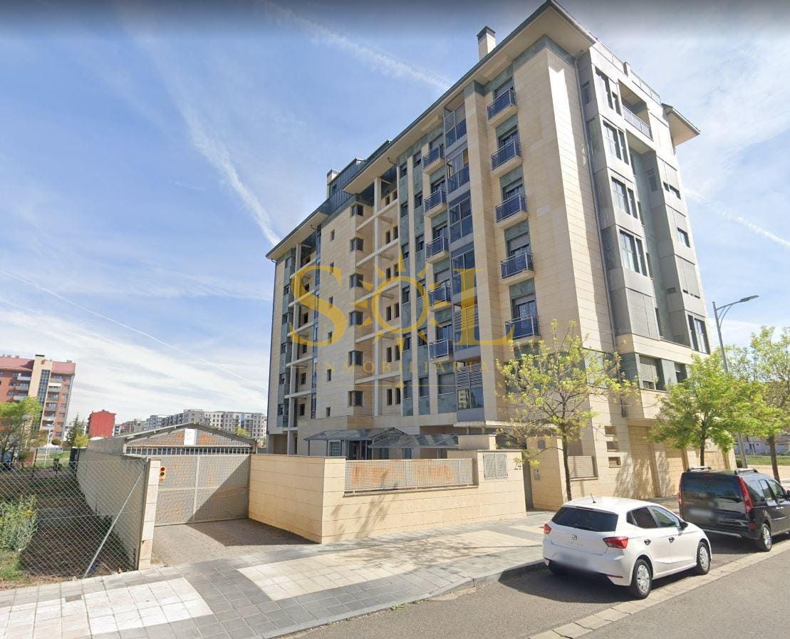 Amplia Plaza de Garaje en Barrio La Lastra - Foto 1