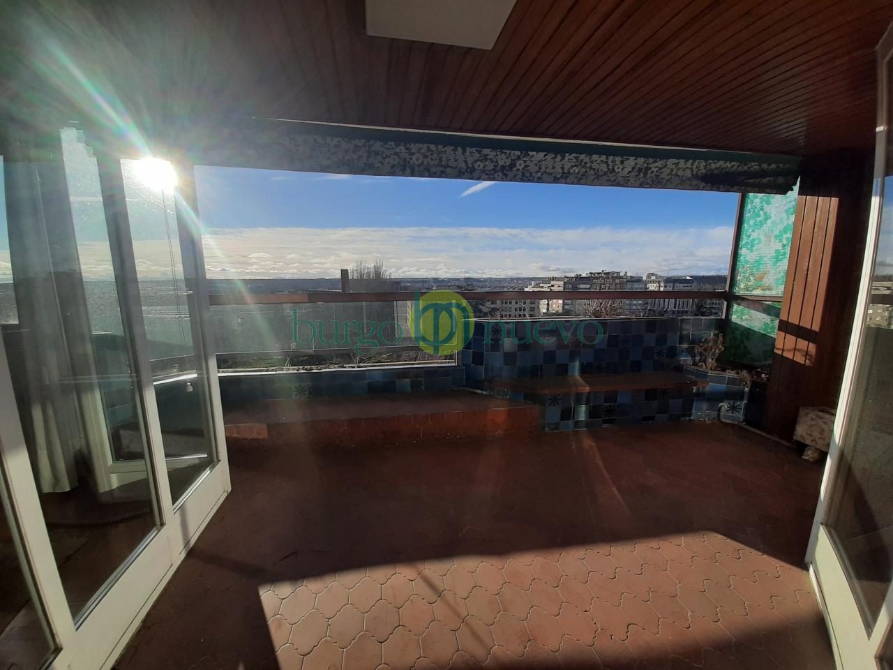 EXCELENTE VIVIENDA, JUNTO A LA PLAZA DE GUZMAN