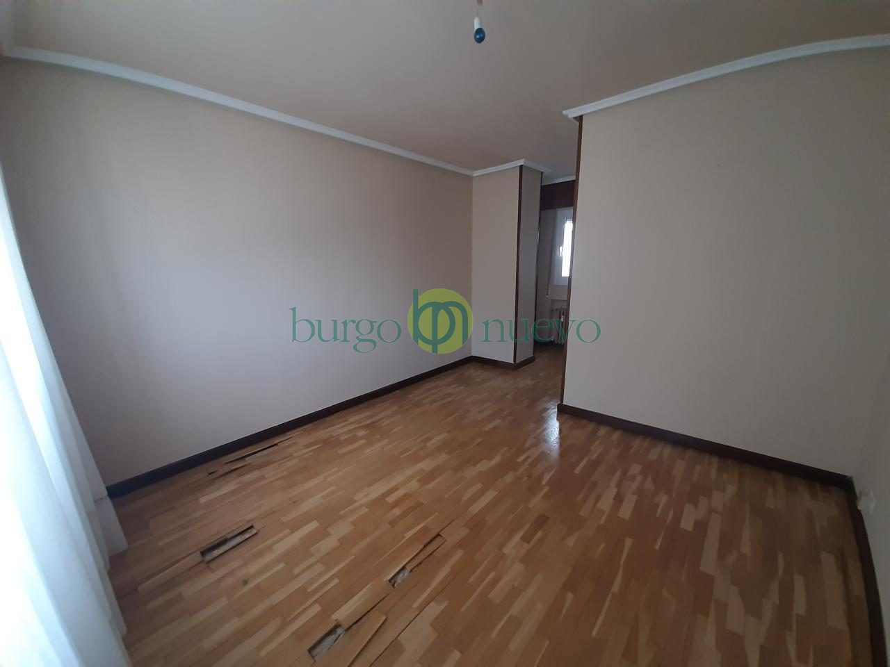 EXCELENTE VIVIENDA, JUNTO A LA PLAZA DE GUZMAN - Foto 100