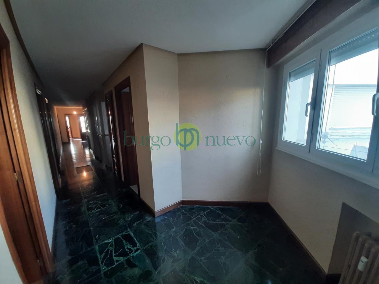 EXCELENTE VIVIENDA, JUNTO A LA PLAZA DE GUZMAN - Foto 106