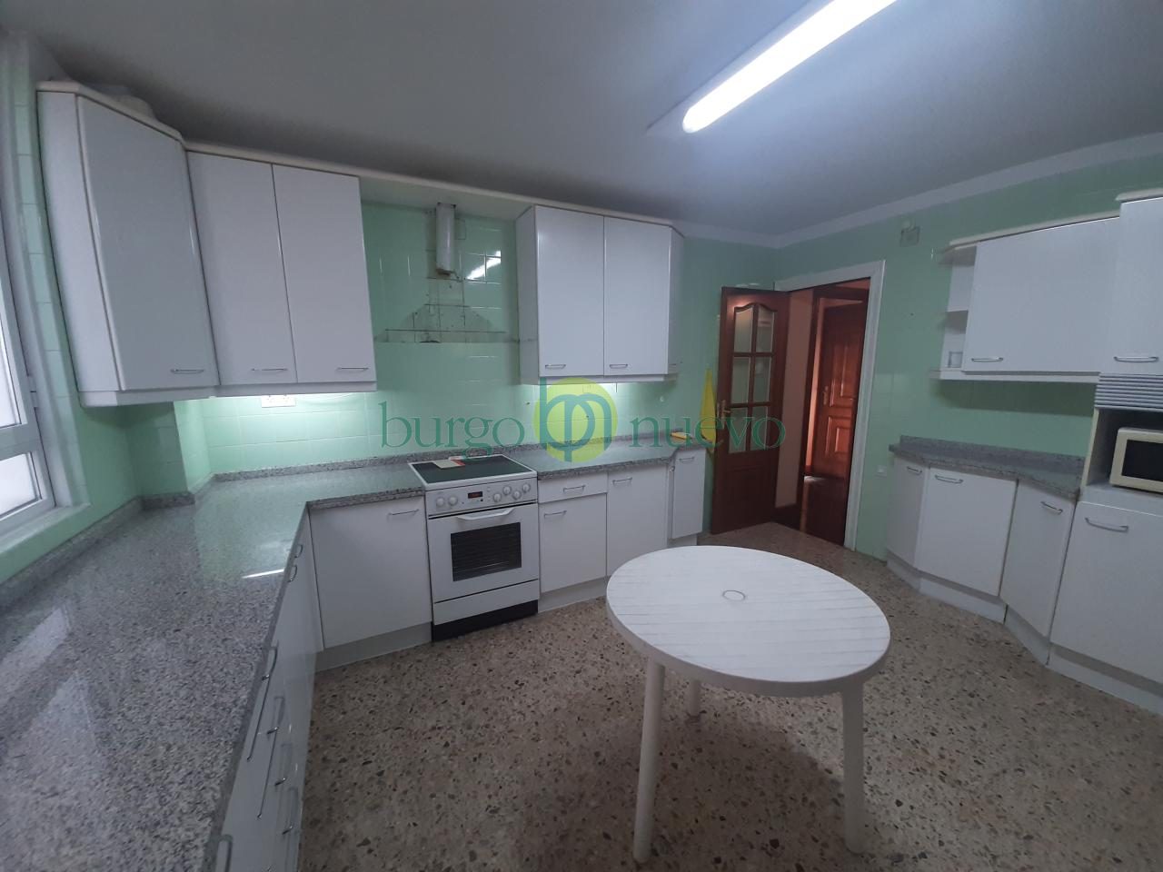 EXCELENTE VIVIENDA, JUNTO A LA PLAZA DE GUZMAN - Foto 74