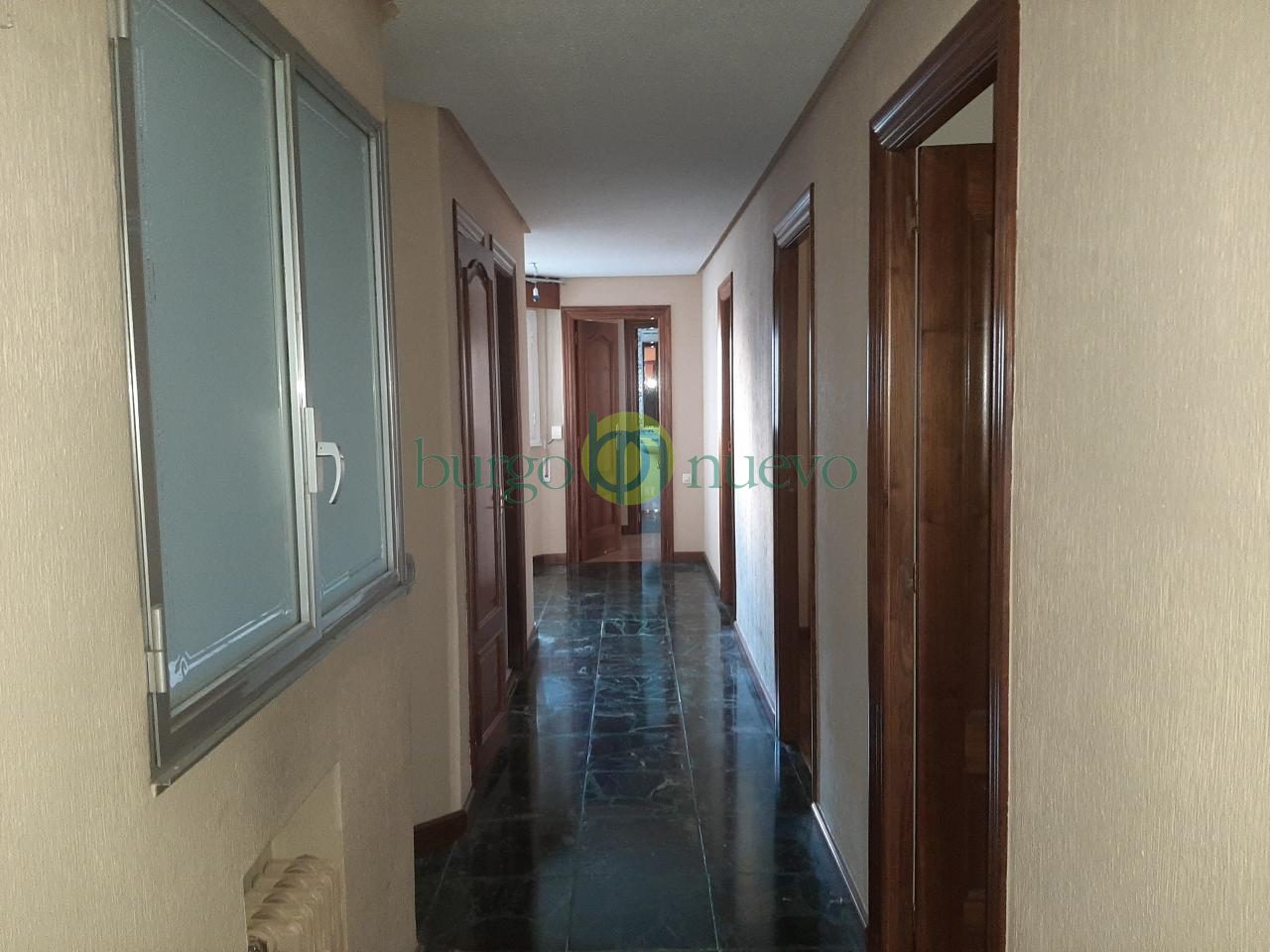 EXCELENTE VIVIENDA, JUNTO A LA PLAZA DE GUZMAN - Foto 80