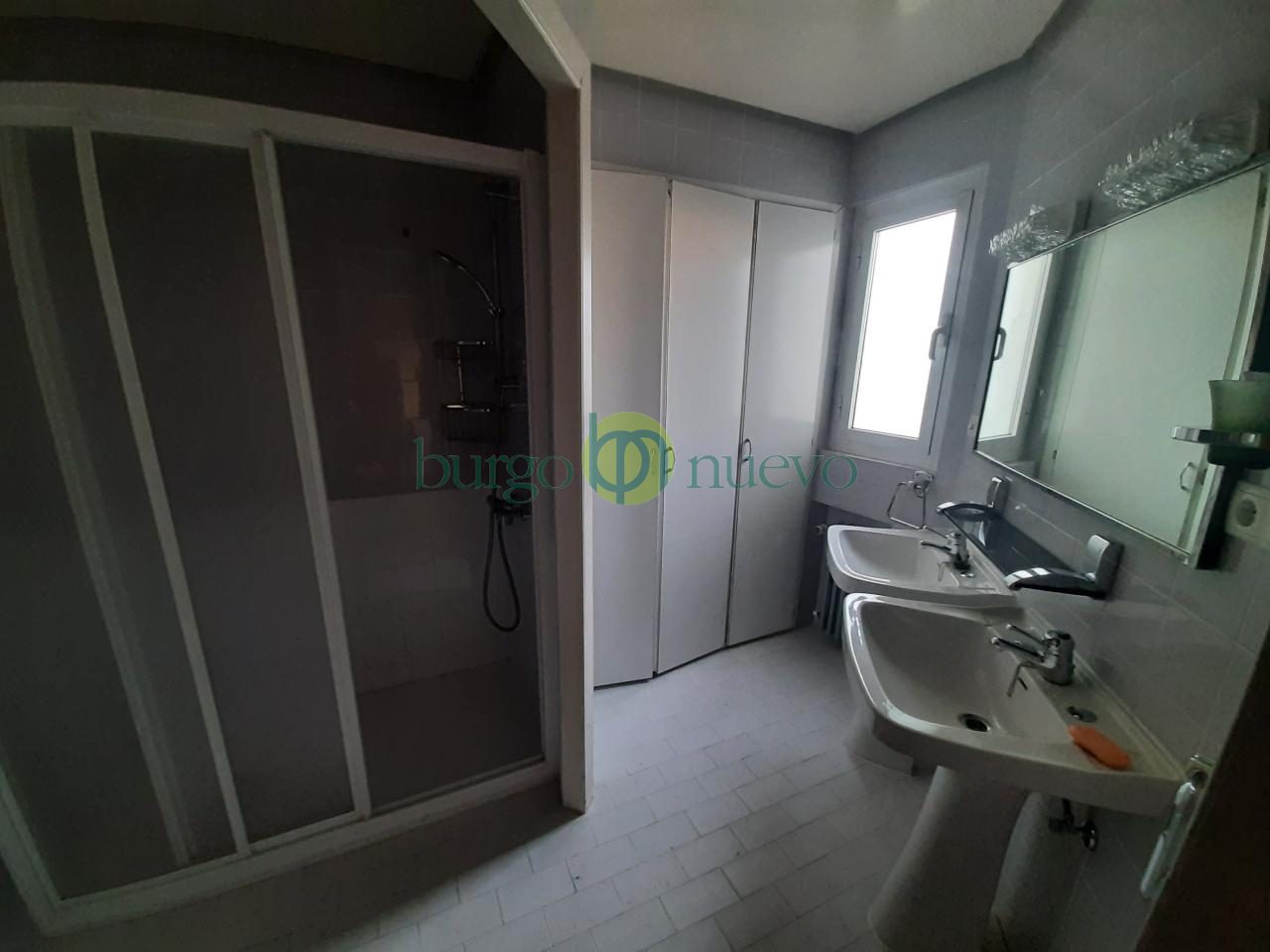 EXCELENTE VIVIENDA, JUNTO A LA PLAZA DE GUZMAN - Foto 89
