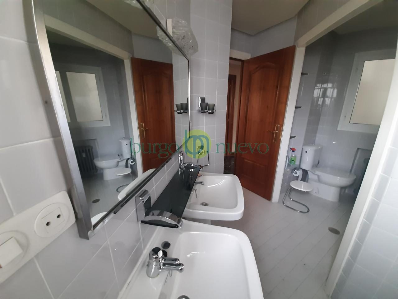 EXCELENTE VIVIENDA, JUNTO A LA PLAZA DE GUZMAN - Foto 91