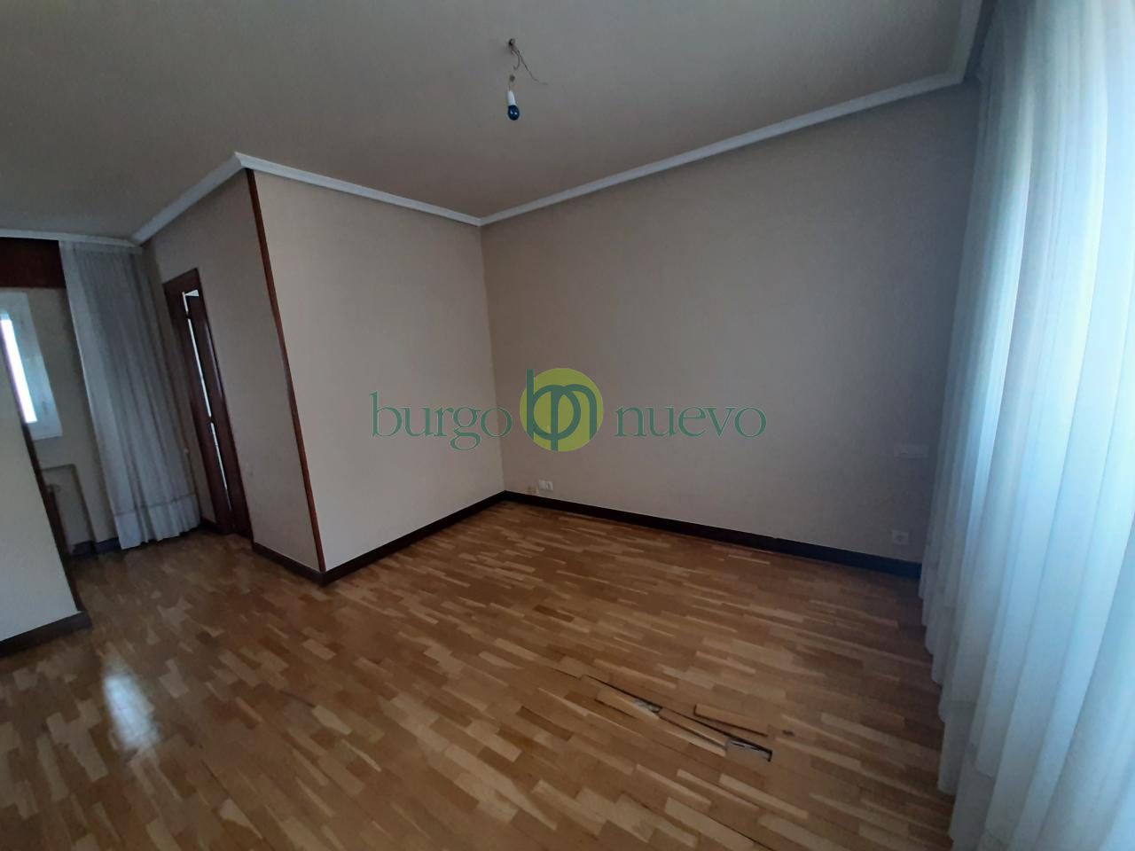 EXCELENTE VIVIENDA, JUNTO A LA PLAZA DE GUZMAN - Foto 99
