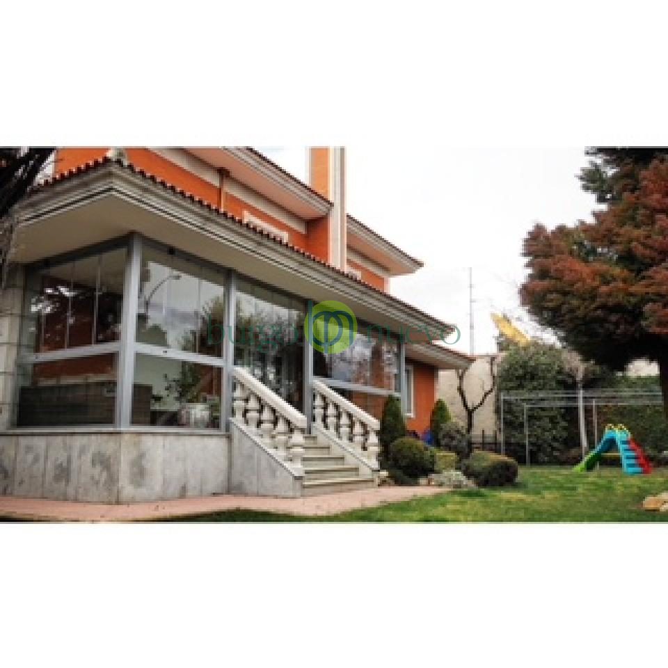 CHALET EN VENTA EN URBANIZACION LOS ROSALES