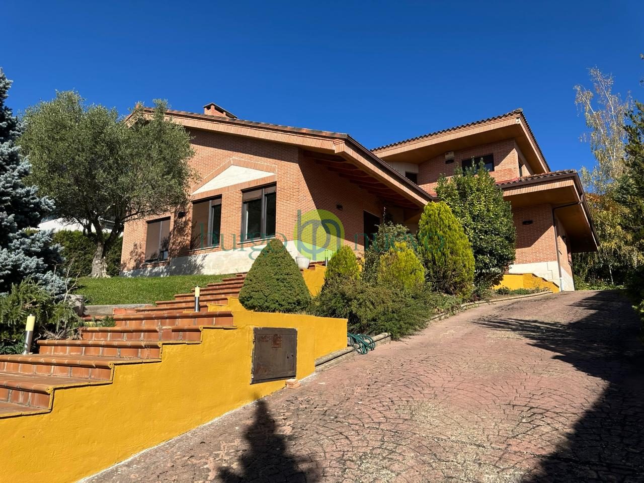 ESPECTACULAR CHALET EN LOS ACEBOS, CARBAJAL DE LA LEGUA