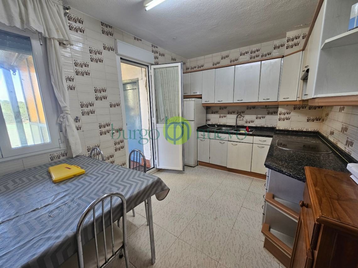 VENTA CASA  con gran terraza, garaje y rentabilidad por local alquilado en Avenida León - Foto 11