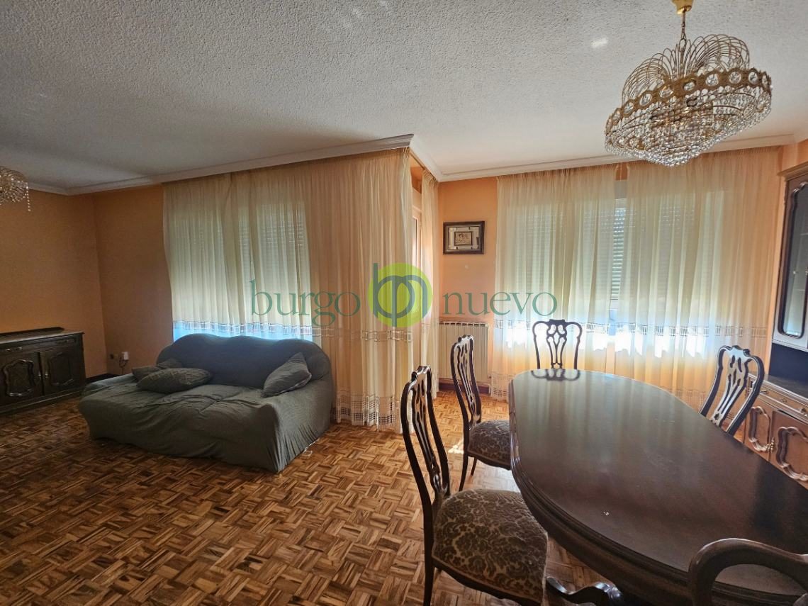 VENTA CASA  con gran terraza, garaje y rentabilidad por local alquilado en Avenida León - Foto 24