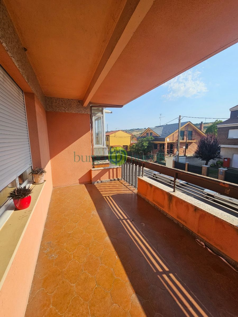 VENTA CASA  con gran terraza, garaje y rentabilidad por local alquilado en Avenida León - Foto 25