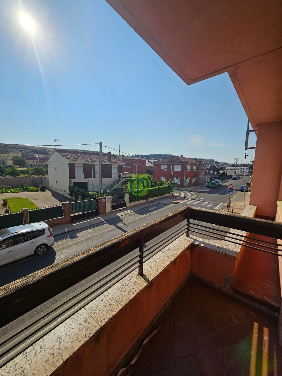 VENTA CASA  con gran terraza, garaje y rentabilidad por local alquilado en Avenida León - Foto 26