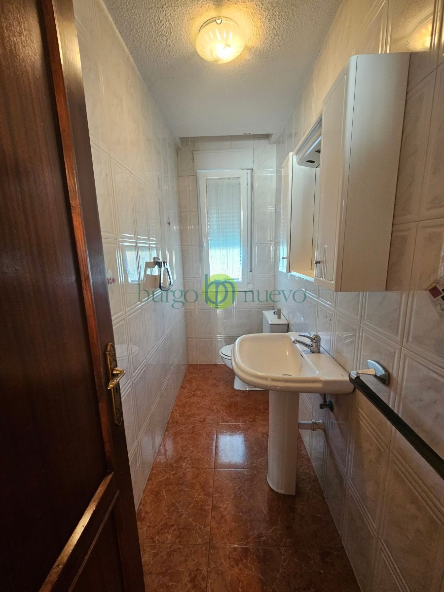VENTA CASA  con gran terraza, garaje y rentabilidad por local alquilado en Avenida León - Foto 29