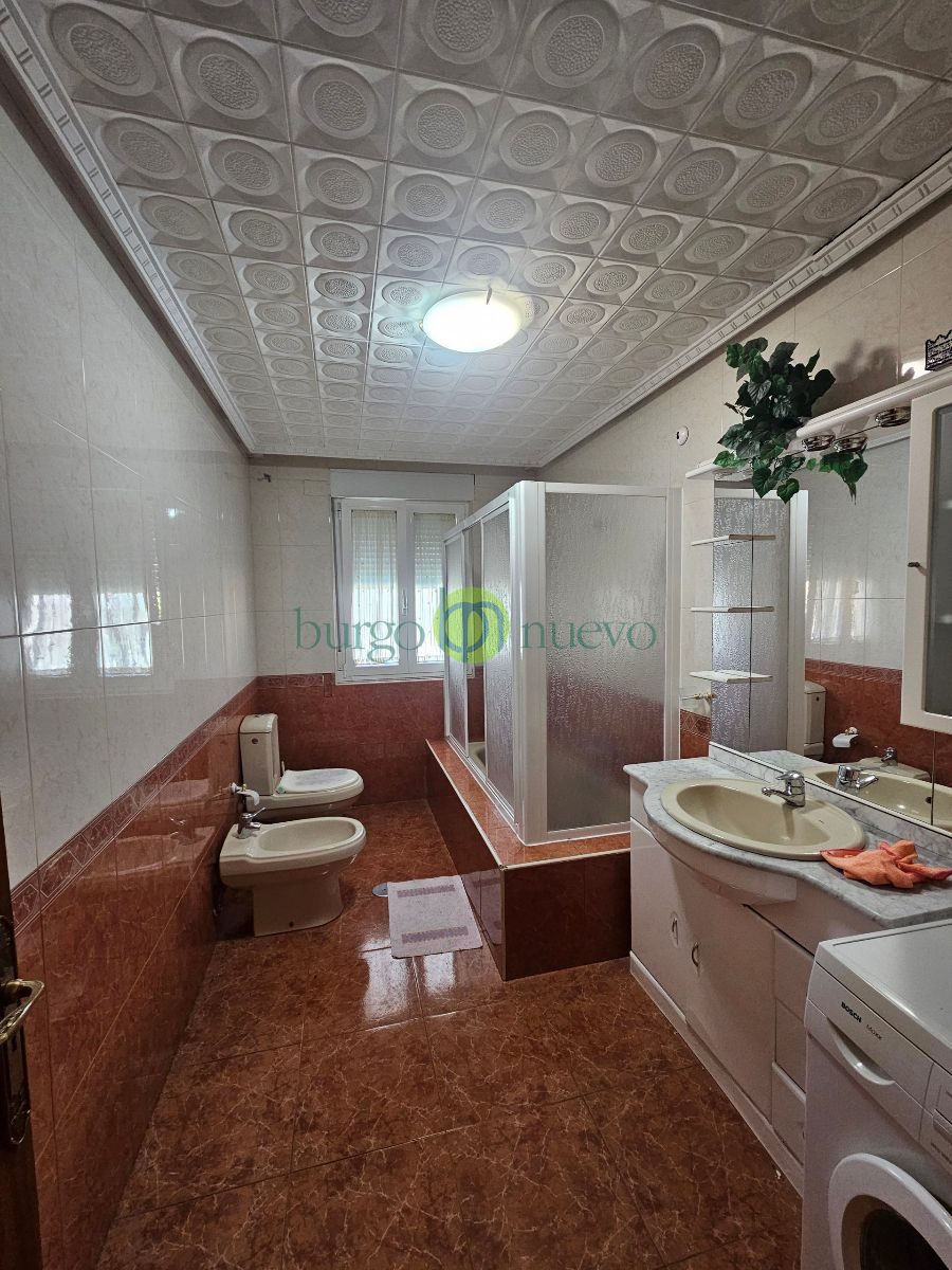VENTA CASA  con gran terraza, garaje y rentabilidad por local alquilado en Avenida León - Foto 31