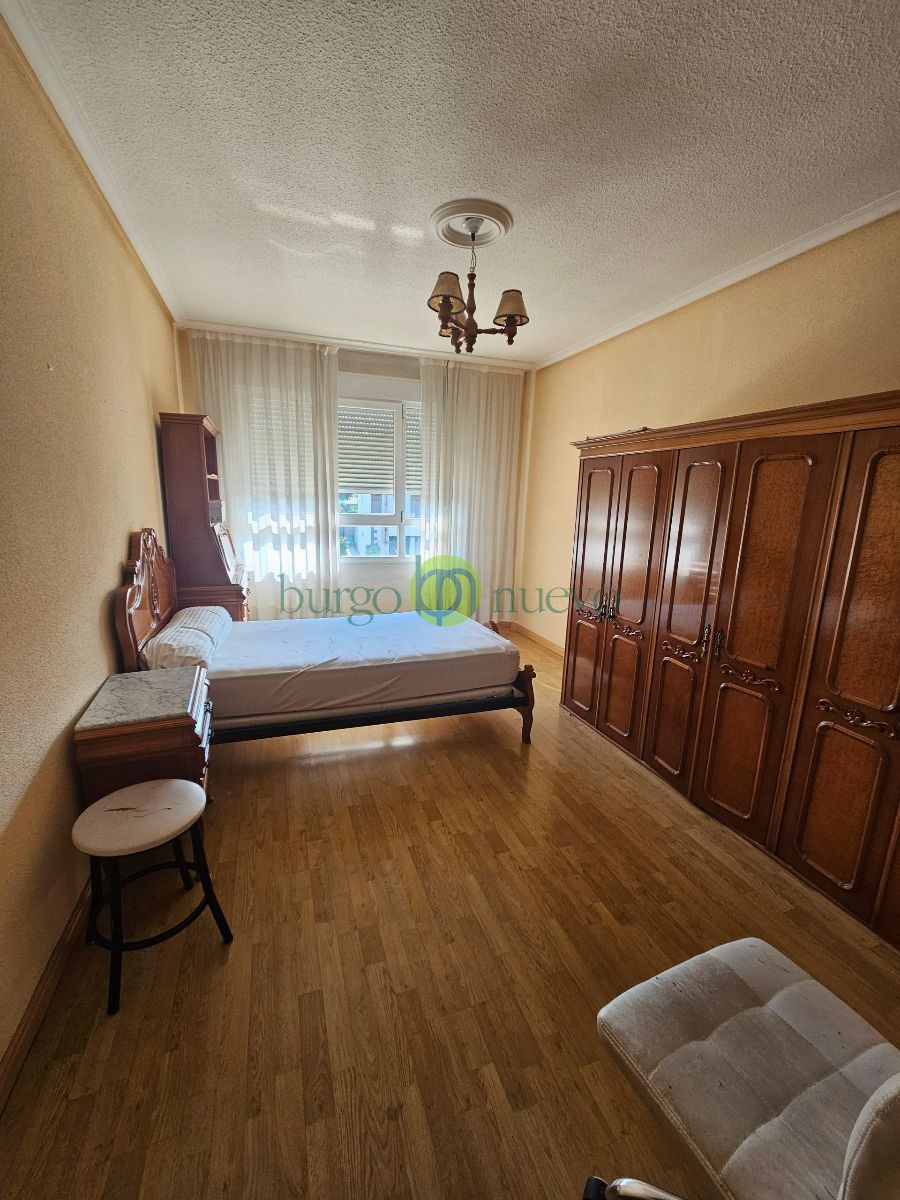 VENTA CASA  con gran terraza, garaje y rentabilidad por local alquilado en Avenida León - Foto 33
